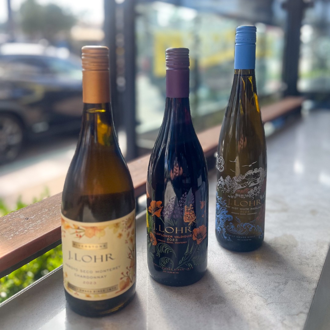 🌸🍷 Petals & Vines 🍷🌸
Join us at Pacific Social on Sunday, April 19, from 2-4pm for our Petals & Vines class! Create your own dried floral arrangement, sip on @jlohrwines, and snack on charcuterie boards 🌸🍷
Please visit the link in bio to reserve your spot today!